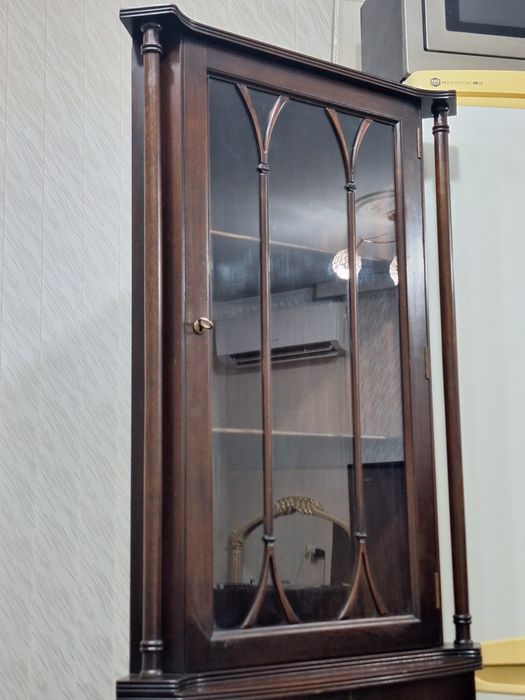 Френска ъглова витрина