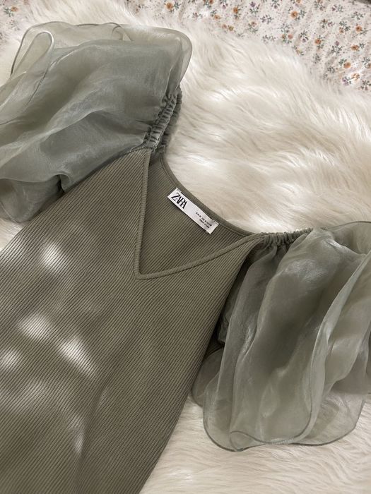 ZARA топ с ефектни буфан ръкави