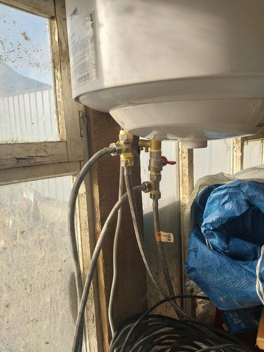 Продам срочно бойлер аристон  50л