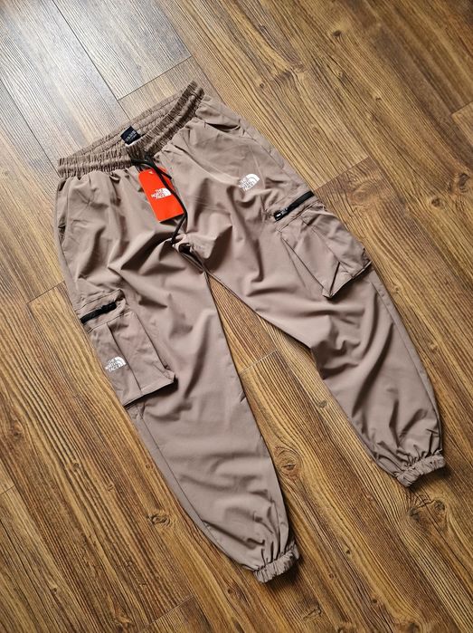 Страхотно мъжко спортно карго долнище   THE NF размер  S M L