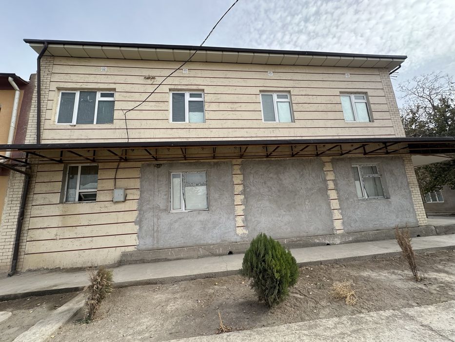 Уйлар сотилади 2-каватли нотурар ва орасилан эшик очилган 5-хонали уй