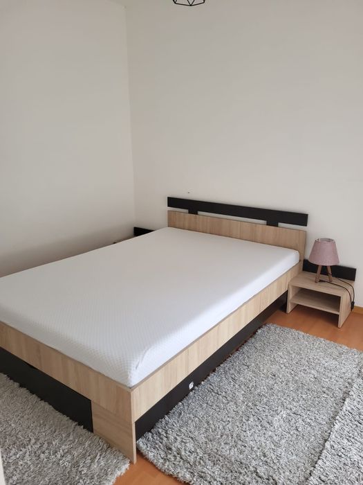 Proprietar închiriez apartament cu trei camere semidecomandat in Bacău