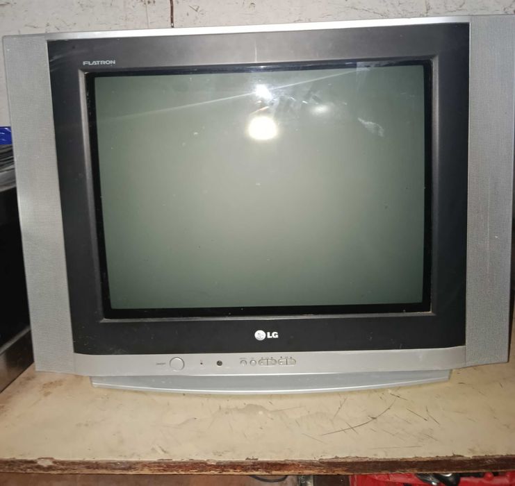 Продам LG Flatron (рабочий). Цена: 350к сум.