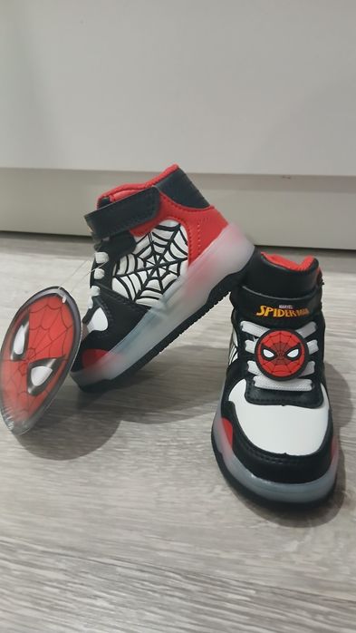 Светещи обувки за момче