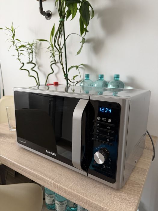 Samsung MS23F301TAS cuptor cu microunde argintiu in stare foarte buna