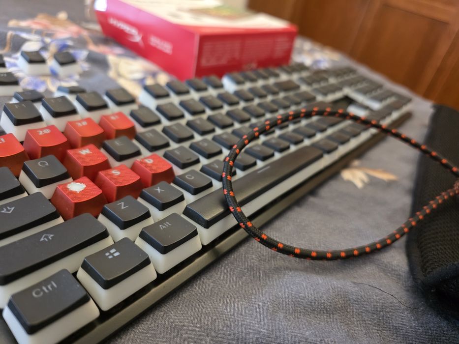 Tastatura mecanica hyper x alloy fps
