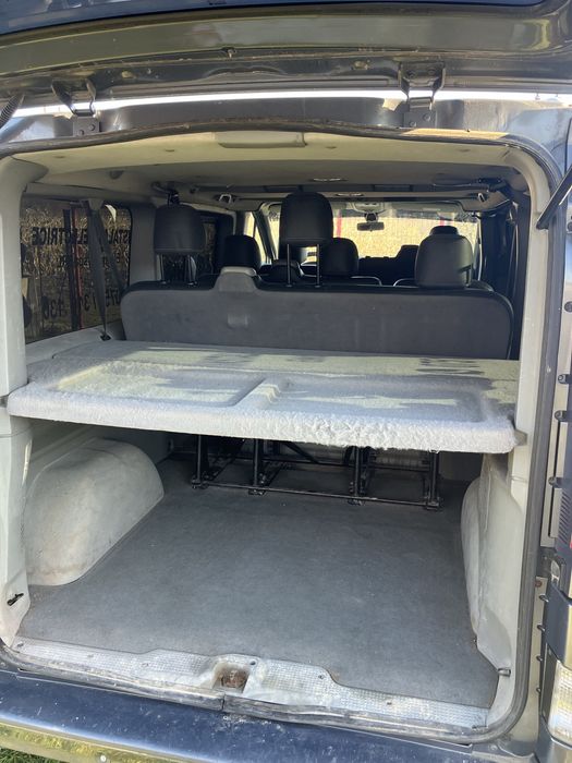 Renault trafic Passenger Blak Edition