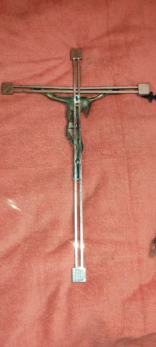 2 Crucifixuri crucifix  -  Isus Cristos răstignit pe cruce.