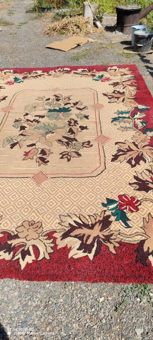Продам бу ковер состояние средная