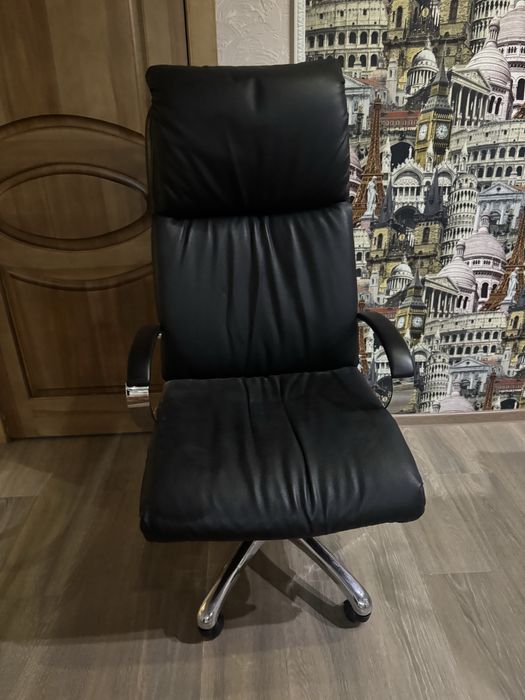 Продам кресло руководителя