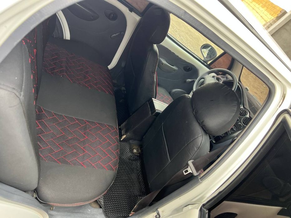 Mashina sotiladi srochna