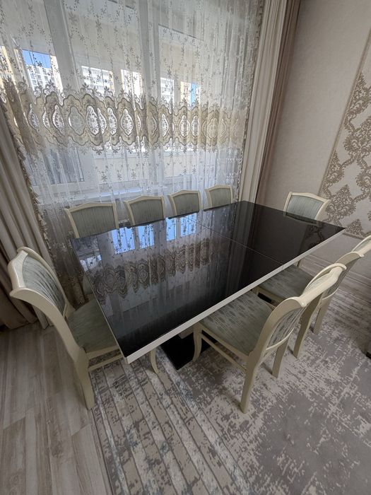 Обеденный большой стол
