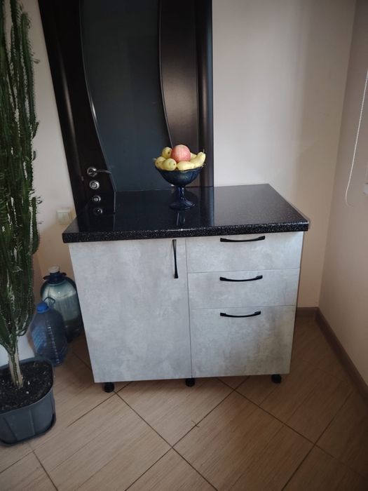 Продам кухонную тумбу