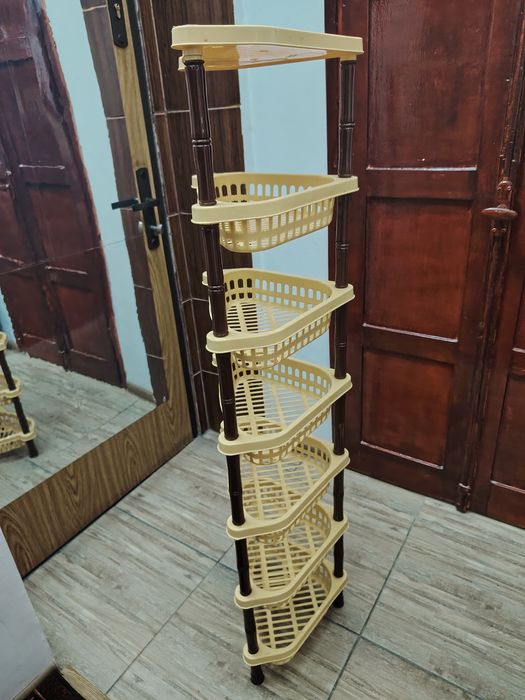 Raft pe colt si dulap