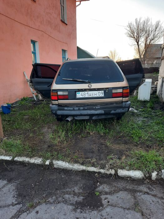 Продам пассат б3 1.8 универсал 1989г.в.