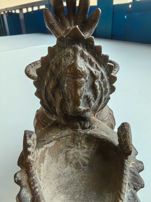 Антична маслена лампа