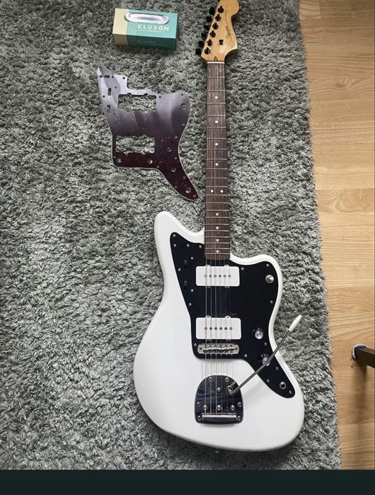 VADN URGENT Chitara Electrica Squier Jazzmaster + accesorii