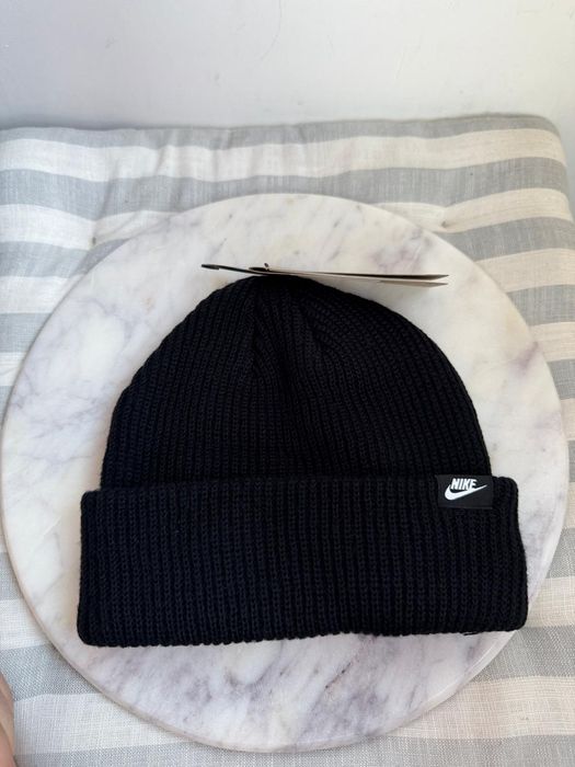 Nike Terra beanie căciulă unisex neagra cu logo mic lateral mărime OS noua originala