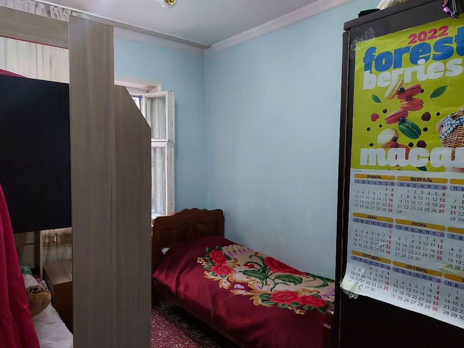 Uy sotiladi Qoratoshda 1 etaj 3 xonali.