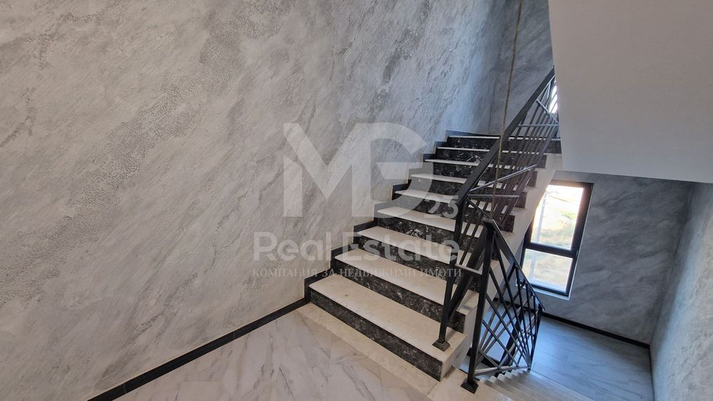 Просторен тристаен с панорамна гледка към Родопите до Марица Гардънс!