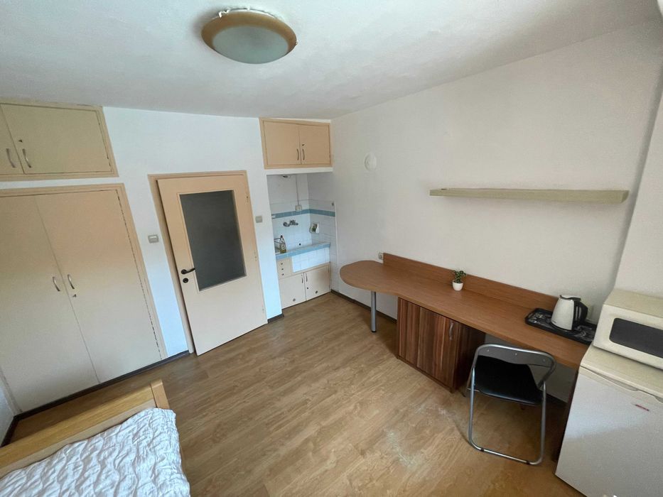 Дава се под наем Едностаен апартамент в Велико Търново, Център - 20 кв.м за 178.5 € - Снимка #2