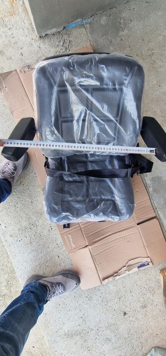 Scaun stivuitor macara manitou reglabil cu mânere pret 499 lei se poate trimite prin curier rapid în toată tara