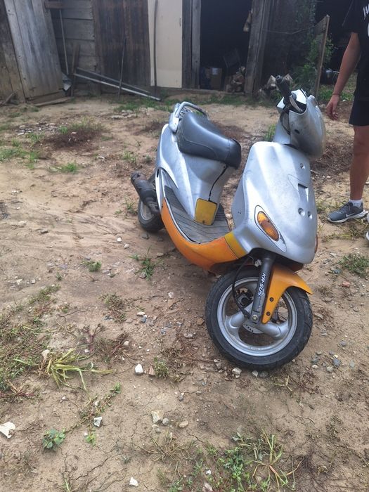 Vând scuter urgent stare perfectă,defect nu merge partea de instalație electrică