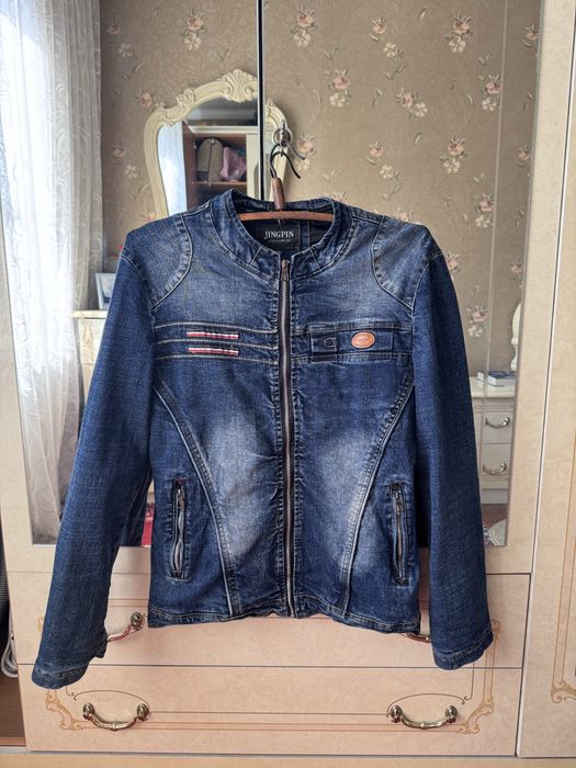 Мужское пальто, джинсовая куртка.