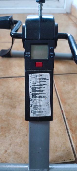 pedalier exercitii cu display LCD – pentru picioare si brate