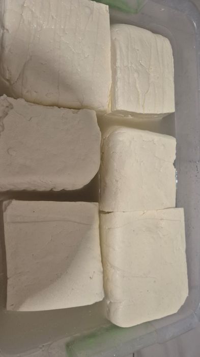 Vând brânză proaspătă si grasă