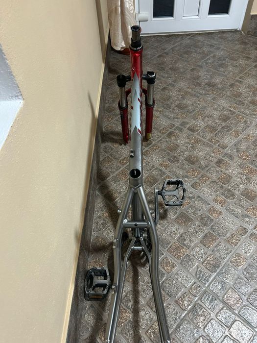 Vând 2 cadre de bicicleta
