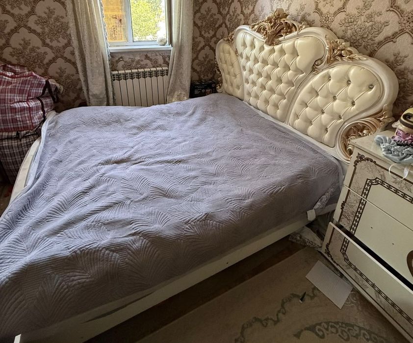 Спальный гаритур тумбамымен