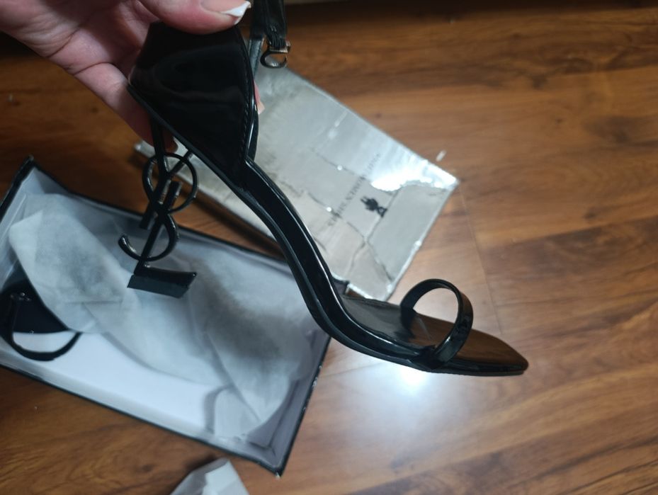 Продам  туфли новые