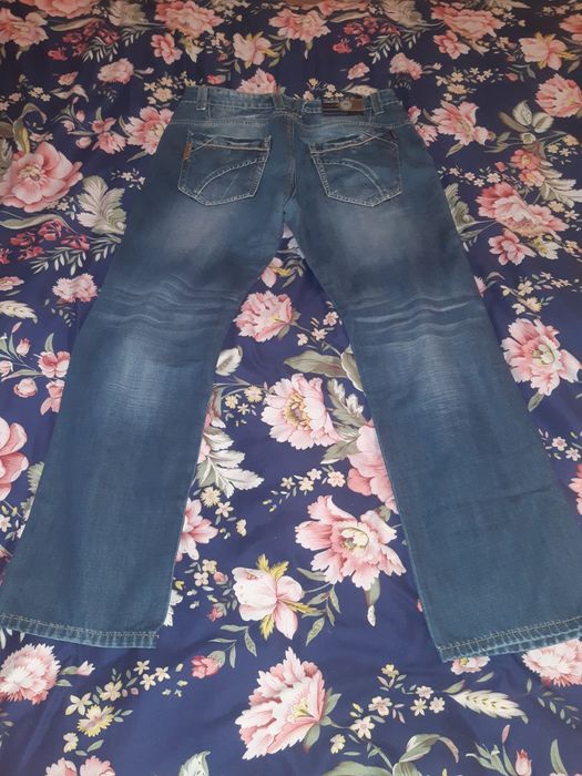 Продам    джинсы