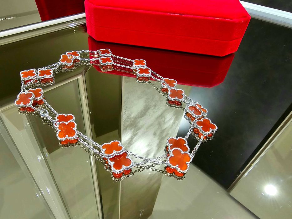 Van Cleef & Arpels VCA Silver Red Alhambra 20 Motifs Дамско Колие