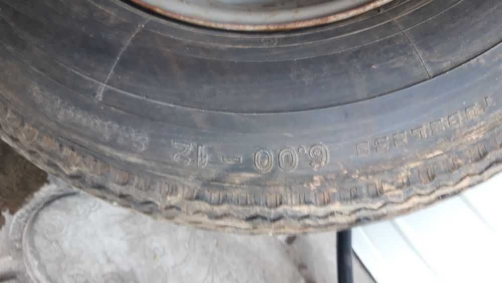 Диск с резиной на трейллер