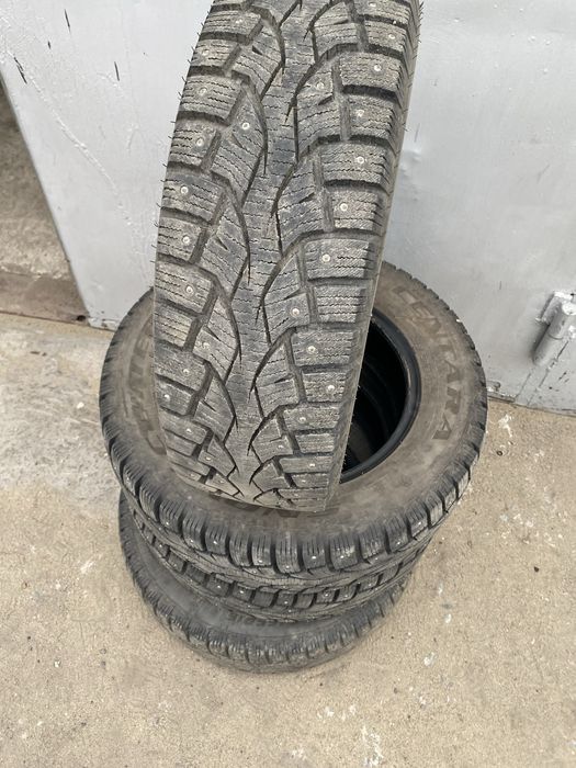 Продам шины r16 215/65