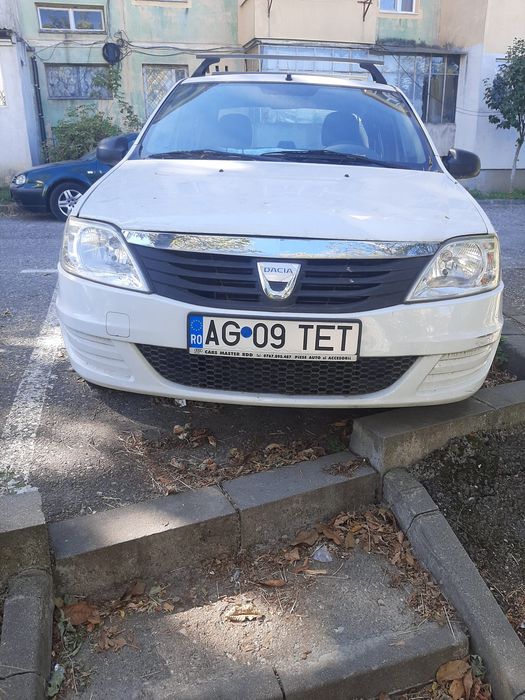 Vând Logan alb 13 impecabil