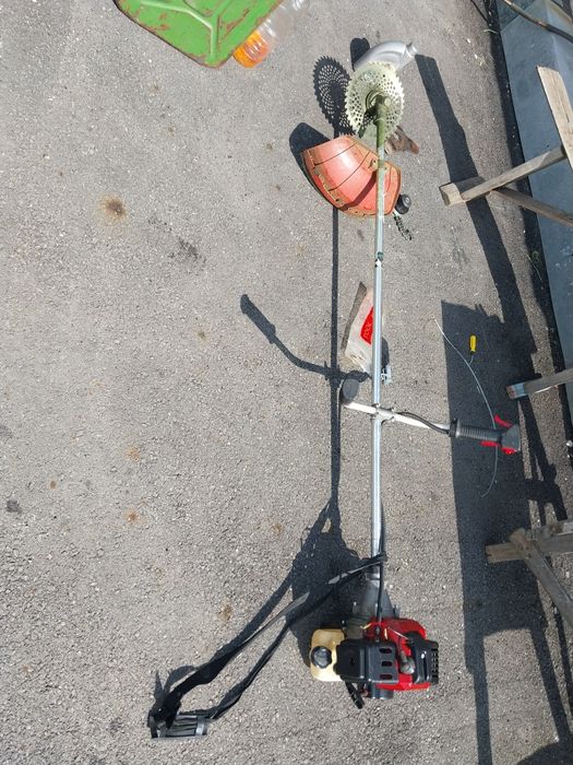 Продам бензотриммер.