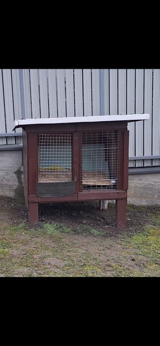Cuști de iepuri lemn frumoase.