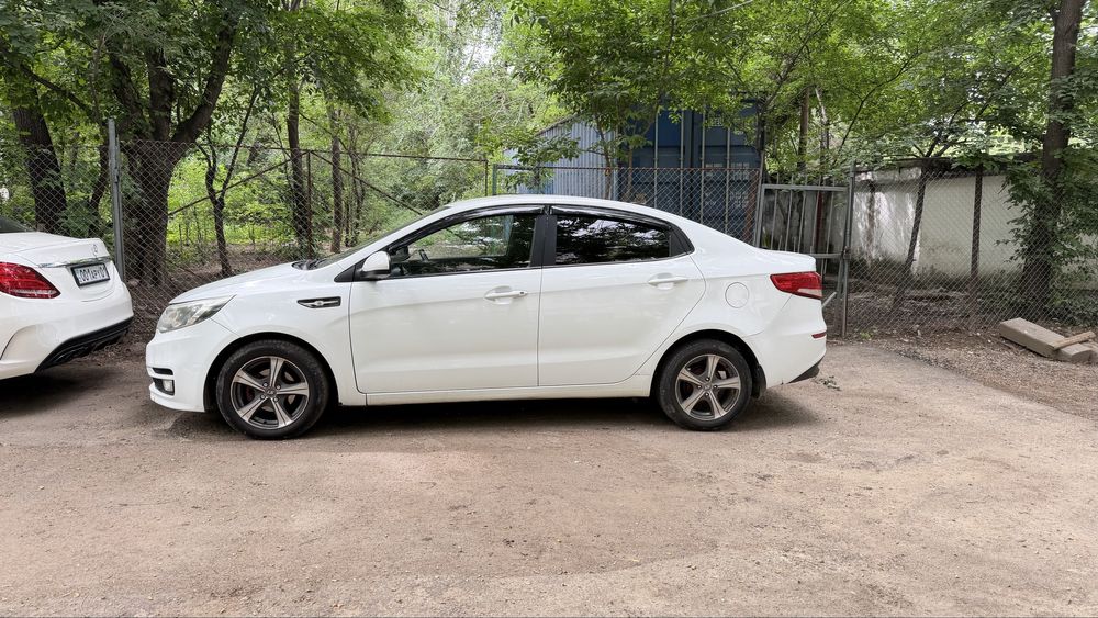 Kia Rio  2015 год  с пробегом