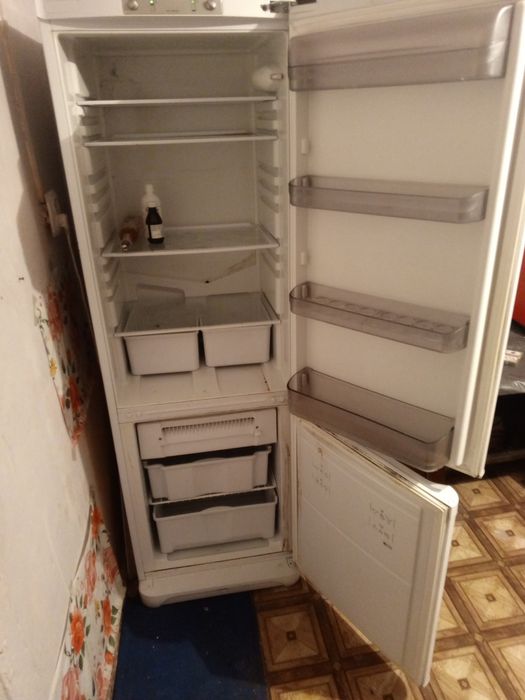 Холодильник Аристон продам