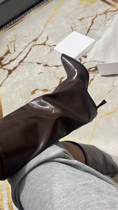 Женские сапоги.