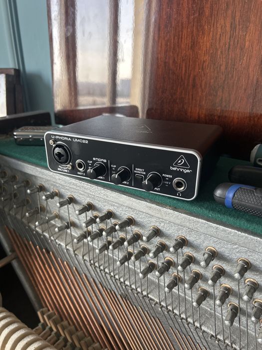 Продам аудиокарту behringer u-phoria umc22