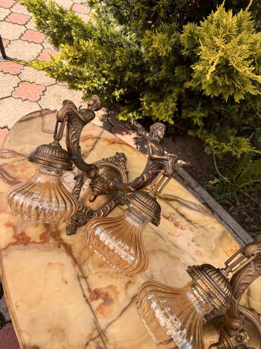 Doua aplice deosebite din bronz masiv cu abajur din sticla