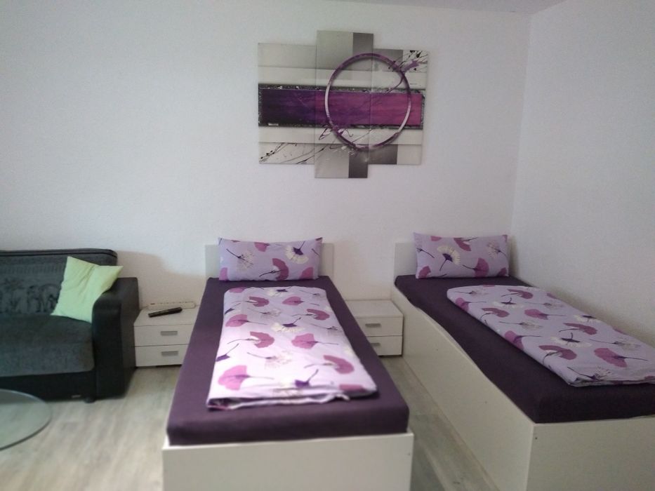 Închiriez apartamente și garsoniere în regim hotelier la muncitori