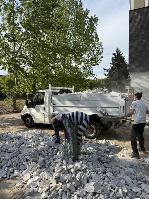 Debarasare Moloz și Mobilă Veche - Încărcare și Transport Inclus