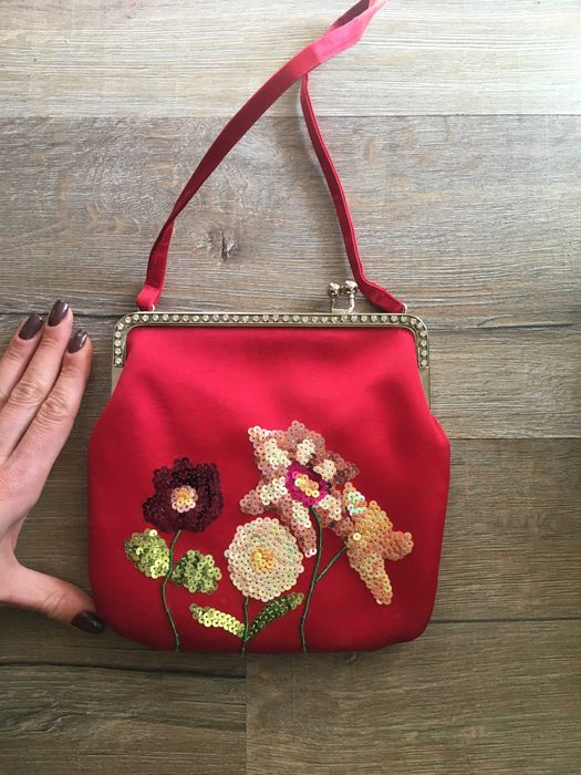 Дамски чанти, кожена 10 € , червена сатенена Sısley 20€