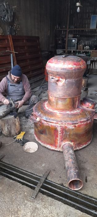 Vand un cazan de tuica din cupru alimentar are 100l cu fundu de 3mm pe