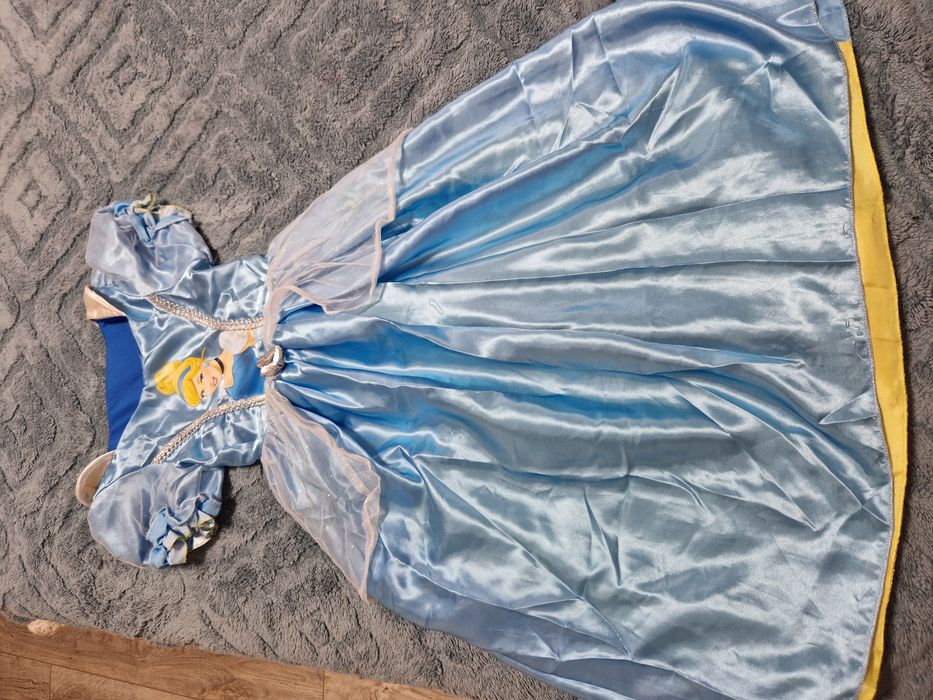 Карнавални рокли / костюми